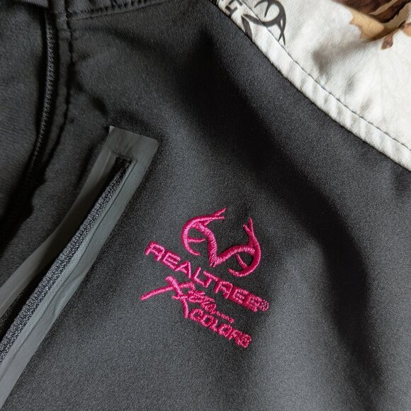 Realtree Women's Size M Black and White Camo jacket - Picture 3 of 8